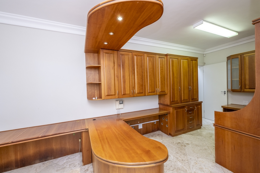 To Let 4 Bedroom Property for Rent in Kenilworth Upper Western Cape